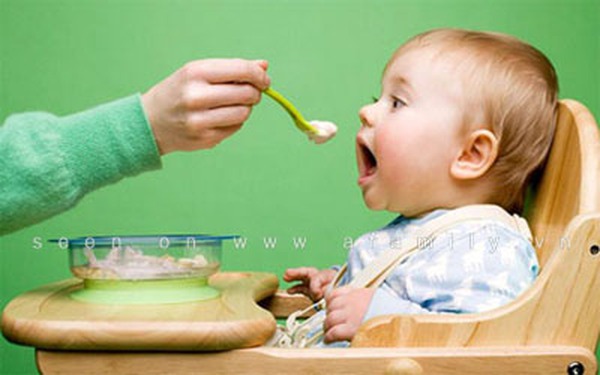 Có nên bổ sung vitamin B tổng hợp để trẻ ăn tốt?