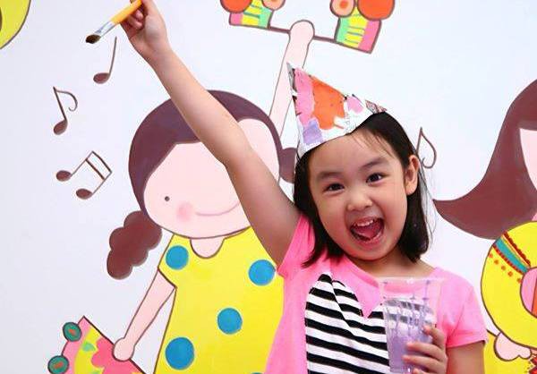 Cười "bể bụng" với suy nghĩ đáng yêu của bé về Tết Trung Thu