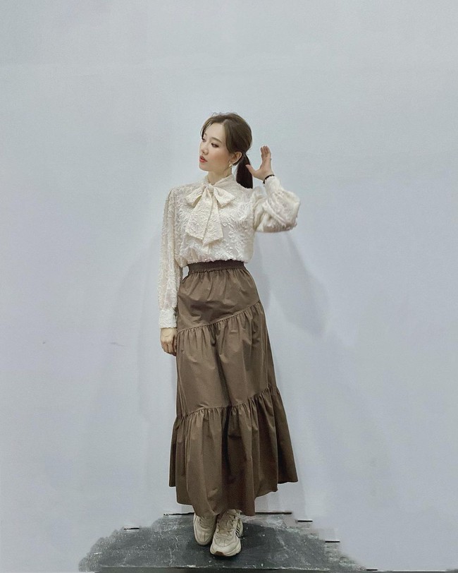 Hari Won bớt diện đồ nhí nhảnh, năng mặc những items đứng dáng là style lập tức thăng cấp ngoạn mục - Ảnh 8. Hari Won bớt diện đồ nhí nhảnh, năng mặc những items đứng dáng là style lập tức thăng cấp ngoạn mục - Ảnh 8.