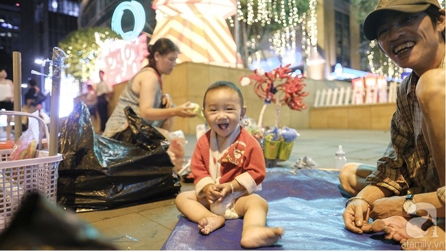 Thiên đường ánh sáng đẹp như trong cổ tích đêm Sài Gòn trước Giáng sinh - Ảnh 15.