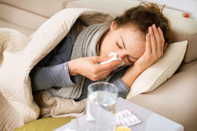 Những ai dễ bị cúm khi thời tiết thất thường nên chữa theo cách tự nhiên này để không lo tác dụng - Ảnh 1.