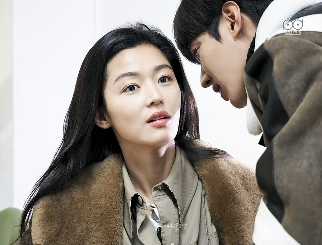 Điều gì xảy ra phía sau cảnh say rượu siêu đáng yêu của Lee Min Ho - Jun Ji Hyun? - Ảnh 10.