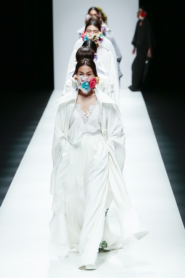 Thanh Hằng ấn tượng với thần thái sắc lạnh trong show diễn của Công Trí tại Tokyo Fashion Week - Ảnh 6.