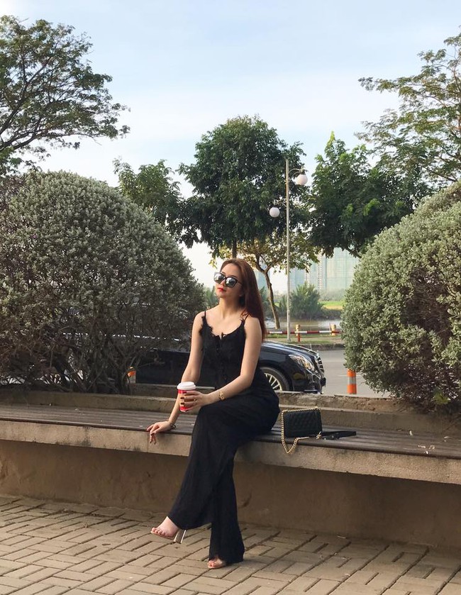 Ngọc Trinh bất ngờ kín đáo, Angela Phương Trinh đổi mốt mái ngố lạ lẫm trong street style tuần này - Ảnh 13.