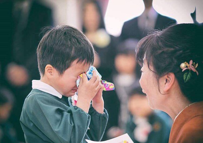 Lễ tốt nghiệp mẫu giáo tại Nhật: Ngày hội chia xa đầy nước mắt - Ảnh 3.