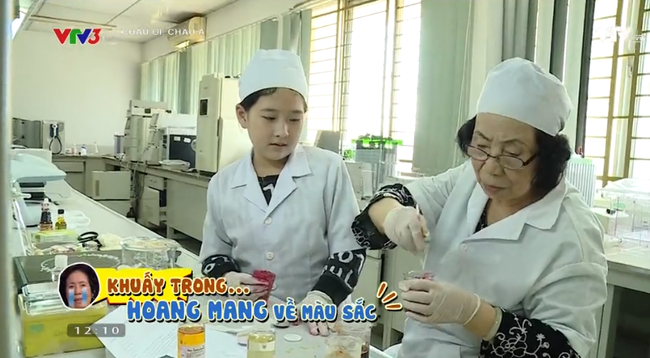 Con gái Hồng Vân tự tay làm son và đi bán kiếm tiền - Ảnh 2.
