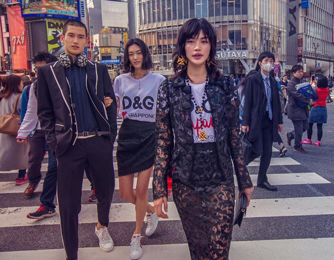 Dolce & Gabbana bị cư dân Trung Quốc chỉ trích vì bôi xấu hình ảnh quốc gia qua loạt hình mới nhất - Ảnh 16.