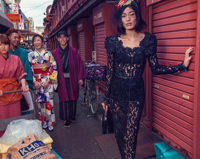 Dolce & Gabbana bị cư dân Trung Quốc chỉ trích vì bôi xấu hình ảnh quốc gia qua loạt hình mới nhất - Ảnh 17.