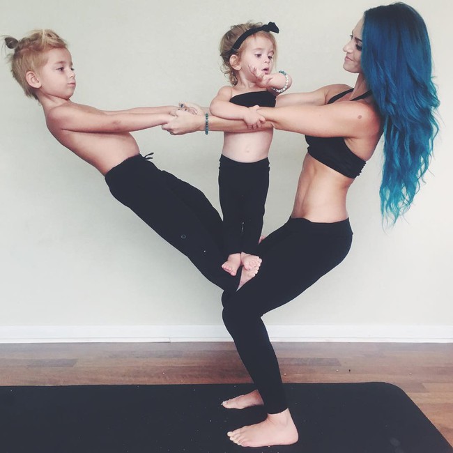 Ngẩn ngơ ngắm bộ ảnh 3 mẹ con cùng tập yoga đang gây bão Instagram - Ảnh 12.