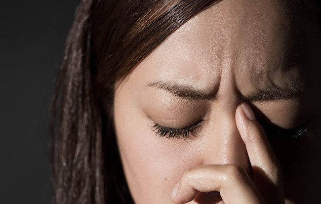 7 dấu hiệu khẳng định cơn đau đầu của bạn hết sức bất thường - Ảnh 1.