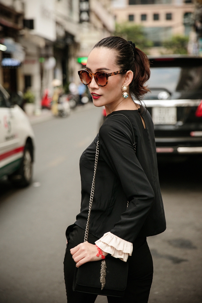 Quý cô hai miền so bì phong cách với những set đồ đen nguyên cây trong street style tuần qua - Ảnh 11.