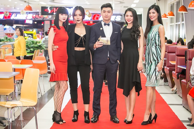 Xuân Bắc hoa hòe hoa sói sáng chói nhất trên thảm đỏ phim Cha cõng con - Ảnh 6.