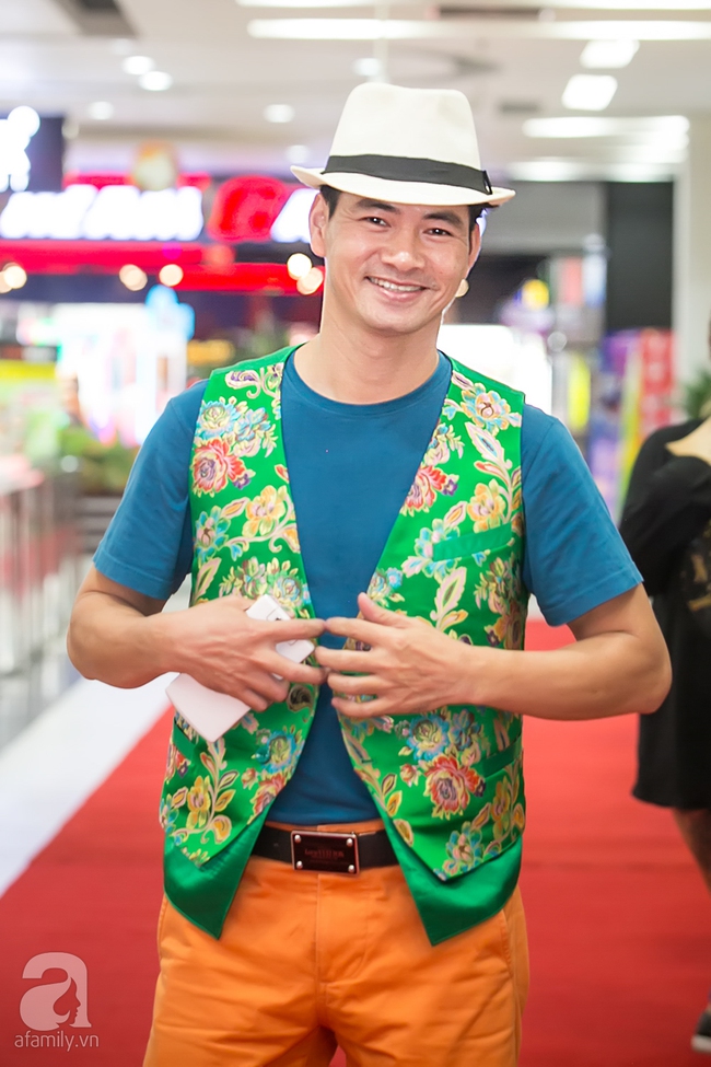 Xuân Bắc hoa hòe hoa sói sáng chói nhất trên thảm đỏ phim Cha cõng con - Ảnh 1.