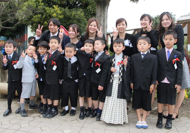 Lễ tốt nghiệp mẫu giáo tại Nhật: Ngày hội chia xa đầy nước mắt - Ảnh 6.