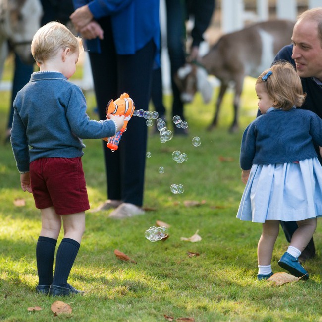 Bất ngờ trước cách dạy con của cặp đôi Hoàng gia William và Kate Middleton - Ảnh 7.