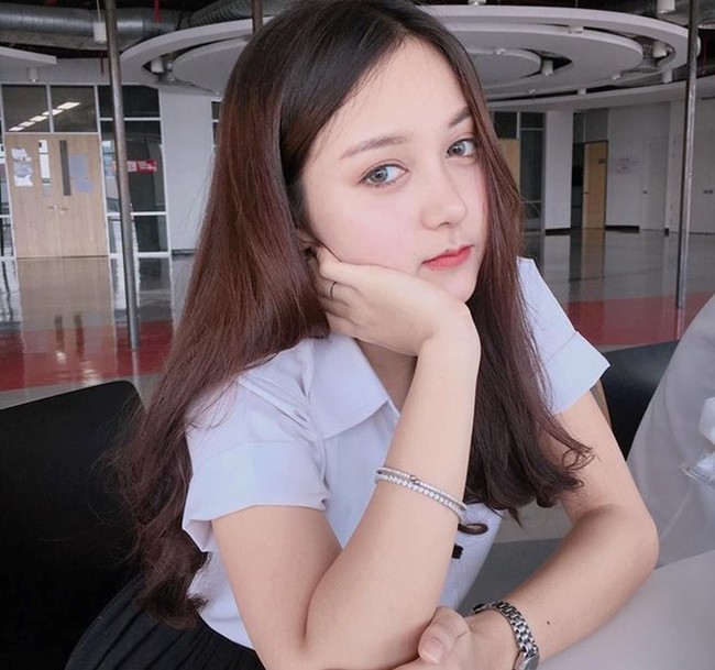 Hot girl niềng răng Thái Lan hút hàng triệu fan trên mạng - Ảnh 1.