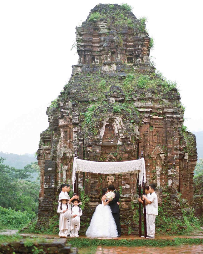 3 cặp đôi Việt với đám cưới không khách mời và niềm hạnh phúc riêng một góc trời - Ảnh 19.