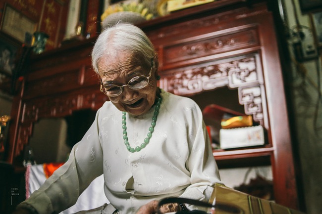 Chồng trở về với vợ mới sau 50 năm chờ đợi, cách bà cụ 94 tuổi này nói về tình yêu dạy bạn nhiều điều - Ảnh 17.