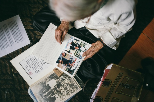 Chồng trở về với vợ mới sau 50 năm chờ đợi, cách bà cụ 94 tuổi này nói về tình yêu dạy bạn nhiều điều - Ảnh 6.