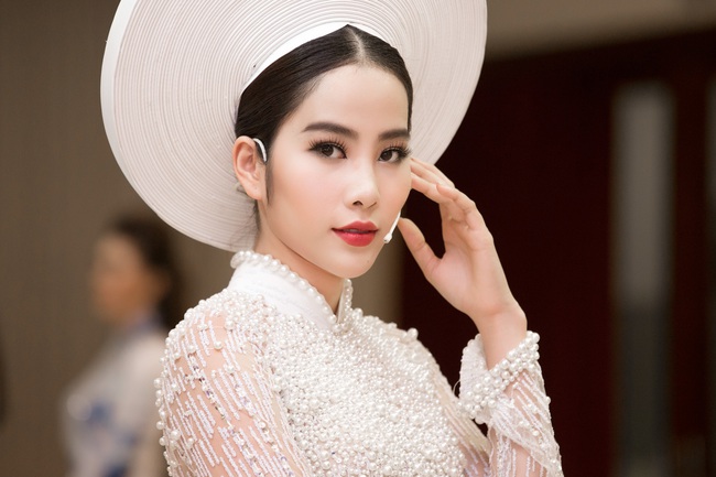 Hoa khôi Nam Em áo dài tha thướt, khoe giọng ngọt ngào bên Ái Phương - Ảnh 8.