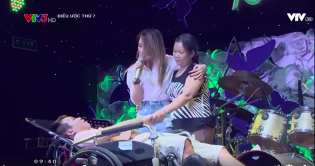 Mỹ tâm lại gây bão mạng xã hội khi nghẹn ngào hát cho chàng trai bị bại liệt - Ảnh 6. Mỹ tâm lại gây bão mạng xã hội khi nghẹn ngào hát cho chàng trai bị bại liệt - Ảnh 6.