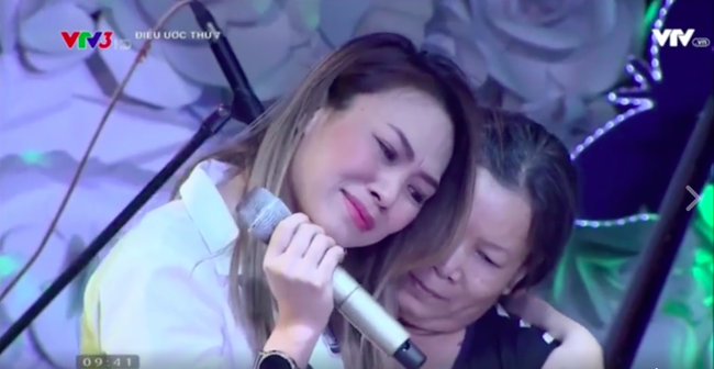 Mỹ tâm lại gây bão mạng xã hội khi nghẹn ngào hát cho chàng trai bị bại liệt - Ảnh 9. Mỹ tâm lại gây bão mạng xã hội khi nghẹn ngào hát cho chàng trai bị bại liệt - Ảnh 9.