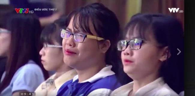 Mỹ tâm lại gây bão mạng xã hội khi nghẹn ngào hát cho chàng trai bị bại liệt - Ảnh 11. Mỹ tâm lại gây bão mạng xã hội khi nghẹn ngào hát cho chàng trai bị bại liệt - Ảnh 11.