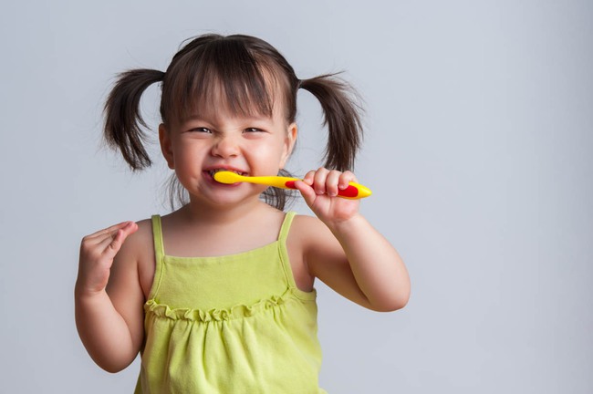 Phương pháp đơn giản của ông bố Nhật giúp con răm rắp đi đánh răng mỗi tối - Ảnh 1.