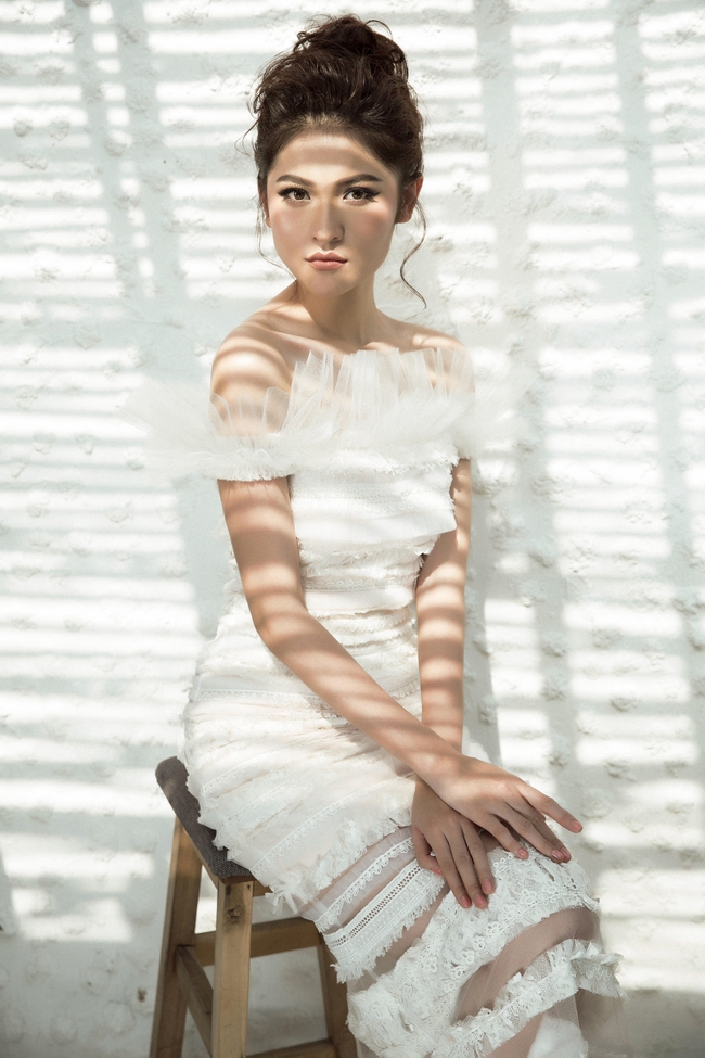 Á hậu Thùy Dung khoe vòng eo nhỏ xíu, vai trần mong manh trong loạt váy xuyên thấu - Ảnh 3.