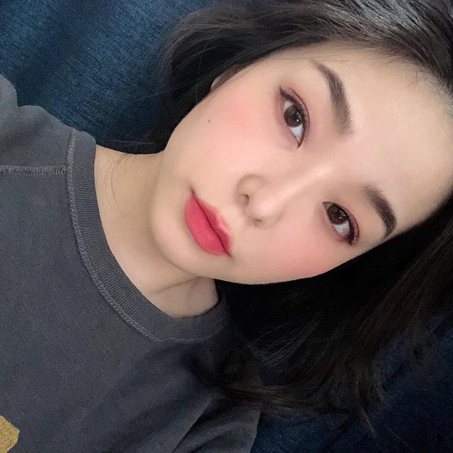 Review son lì MAC Powder Kiss hot hit mới toanh: cận cảnh chất son và những gam màu đẹp nhất, hợp con gái châu Á nhất - Ảnh 18. Review son lì MAC Powder Kiss hot hit mới toanh: cận cảnh chất son và những gam màu đẹp nhất, hợp con gái châu Á nhất - Ảnh 18.