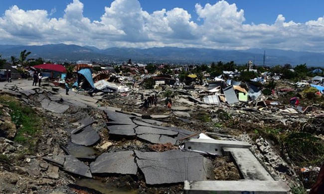 1.200 người tử vong, Indonesia chạy đua với tử thần giải cứu nạn nh&acirc;n động đất - Ảnh 4.