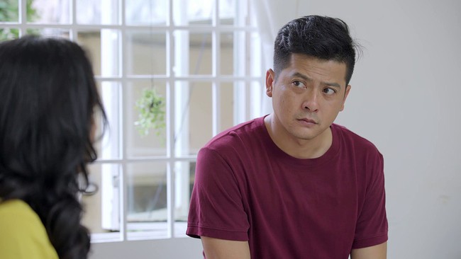 Gạo nếp gạo tẻ: C&ocirc;ng về lại nh&agrave; Hương l&agrave;m nội trợ, ứa lệ nh&igrave;n vợ vui vẻ b&ecirc;n gi&aacute;m đốc Tường - Ảnh 8.