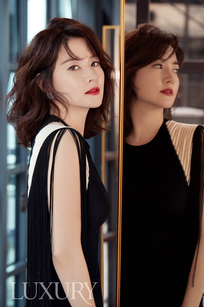 Cặp song sinh của quốc bảo H&agrave;n Quốc Lee Young Ae c&agrave;ng lớn c&agrave;ng giống bố - Ảnh 2.
