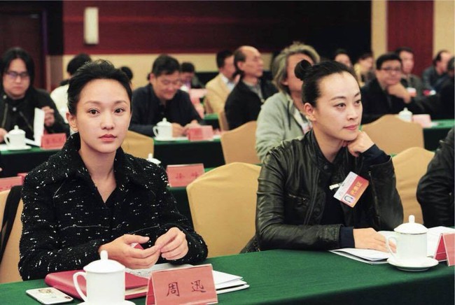 Như &Yacute; - Ch&acirc;u Tấn xuất hiện giản dị, &ocirc;ng ch&uacute; Trần Kh&ocirc;n khiến fan hốt hoảng với t&oacute;c d&agrave;i thướt tha  - Ảnh 1.