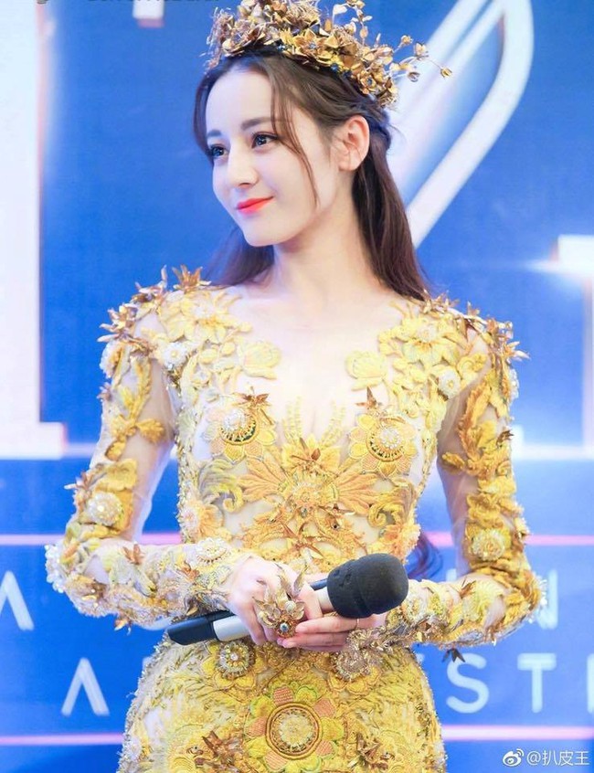 Địch Lệ Nhiệt Ba lộng lẫy như ti&ecirc;n nữ khi l&agrave;m Nữ thần Kim Ưng nhưng lại bị ch&ecirc; tơi tả v&igrave; điều n&agrave;y - Ảnh 5.