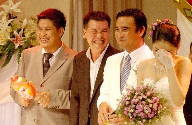 Những tình huống dở khóc dở cười trong đám cưới sao Việt: Suýt sạt nghiệp vì khách mời tăng đột biến, khán giả lên tận lễ đường xin chữ ký - Ảnh 6.