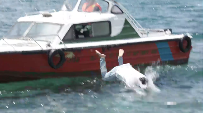 Đại &uacute;y Duy Ki&ecirc;n - Song Lu&acirc;n lại c&oacute; th&ecirc;m một ph&acirc;n đoạn để đời trong Hậu duệ mặt trời bản Việt rồi! - Ảnh 8.