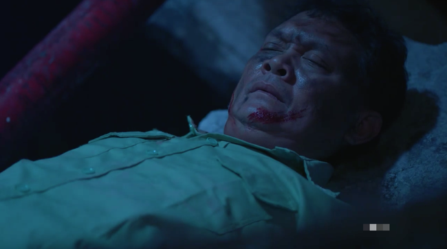 Hậu duệ mặt trời: D&ugrave; được khen x&uacute;c động, cảnh mưa b&atilde;o vẫn c&oacute; điểm khiến kh&aacute;n giả chưa h&agrave;i l&ograve;ng - Ảnh 18.