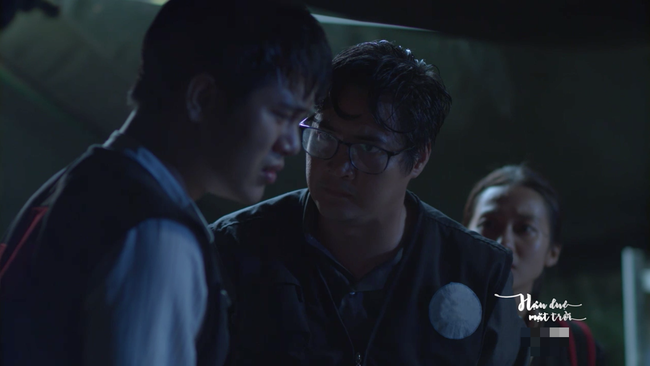 Hậu duệ mặt trời: D&ugrave; được khen x&uacute;c động, cảnh mưa b&atilde;o vẫn c&oacute; điểm khiến kh&aacute;n giả chưa h&agrave;i l&ograve;ng - Ảnh 12.