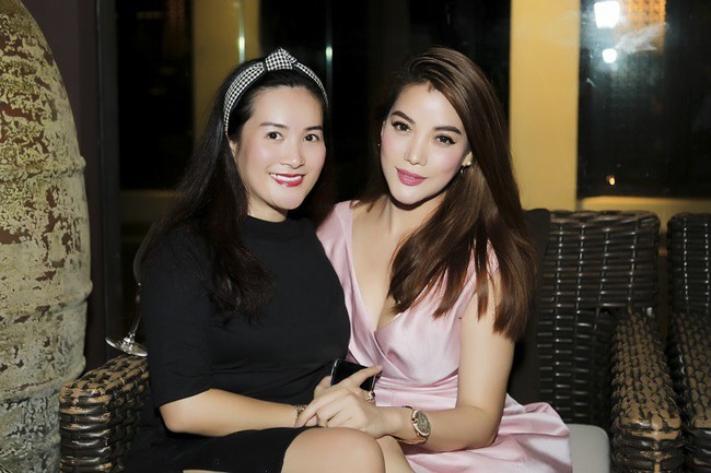 Showbiz Việt h&agrave;ng t&aacute; mỹ nh&acirc;n, Hoa hậu Thu Ho&agrave;i chỉ khen ngợi duy nhất Trương Ngọc &Aacute;nh v&agrave; Anh Thơ - b&agrave; x&atilde; B&igrave;nh Minh - Ảnh 2.