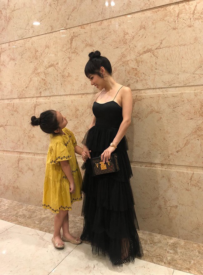 Những b&agrave; mẹ đơn th&acirc;n quyến rũ - Ảnh 4.