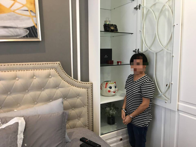 Nữ gi&uacute;p việc nghi lấy trộm đồng hồ Rolex gần 270 triệu đồng của chủ nh&agrave; đ&atilde; bị c&ocirc;ng an bắt giữ - Ảnh 2.