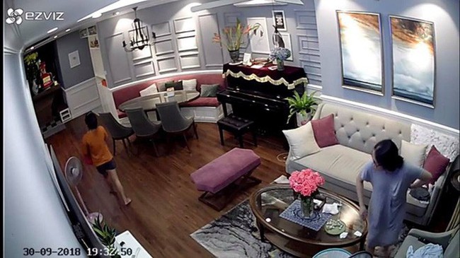 Nữ gi&uacute;p việc nghi lấy trộm đồng hồ Rolex gần 270 triệu đồng của chủ nh&agrave; đ&atilde; bị c&ocirc;ng an bắt giữ - Ảnh 3.