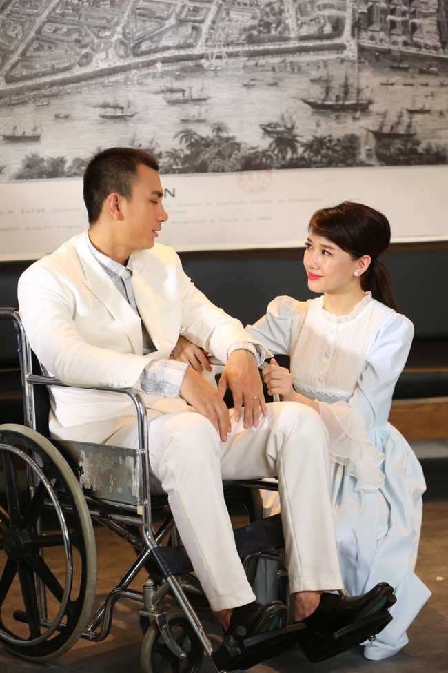 Hari Won kh&oacute;c hết nước mắt v&igrave; trai lạ trong MV - Ảnh 7.