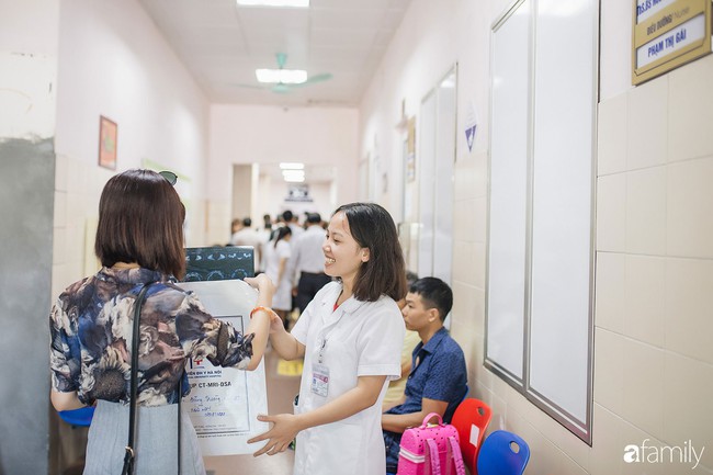 Định nghĩa hạnh ph&uacute;c của nữ sinh vi&ecirc;n giỏi trường ĐH Y: D&ugrave; đ&aacute;nh đổi cả thanh xu&acirc;n để học nghề y, cũng kh&ocirc;ng bao giờ thấy l&atilde;ng ph&iacute; - Ảnh 11.