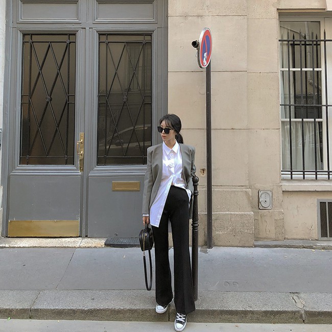 Sau cuộc c&agrave;n qu&eacute;t từ mốt gi&agrave;y của bố, đến lượt blazer của bố bắt đầu l&ecirc;n ng&ocirc;i - Ảnh 2.