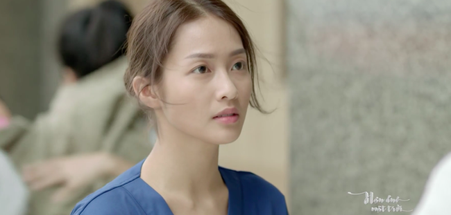 Hậu Duệ Mặt Trời bản Việt: Kh&ocirc;ng hiểu sao mỗi lần gặp Song Lu&acirc;n l&agrave; biểu cảm của Khả Ng&acirc;n lại thẫn thờ hết cả ra - Ảnh 1.