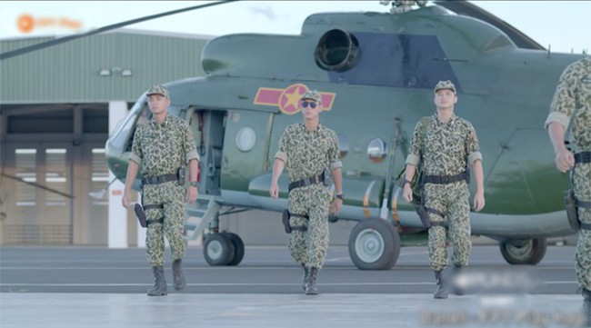 Xem teaser Hậu Duệ Mặt Trời bản Việt, d&acirc;n mạng  Trung Quốc khen ngợi Song Lu&acirc;n - Khả Ng&acirc;n ăn đứt bản gốc - Ảnh 3.