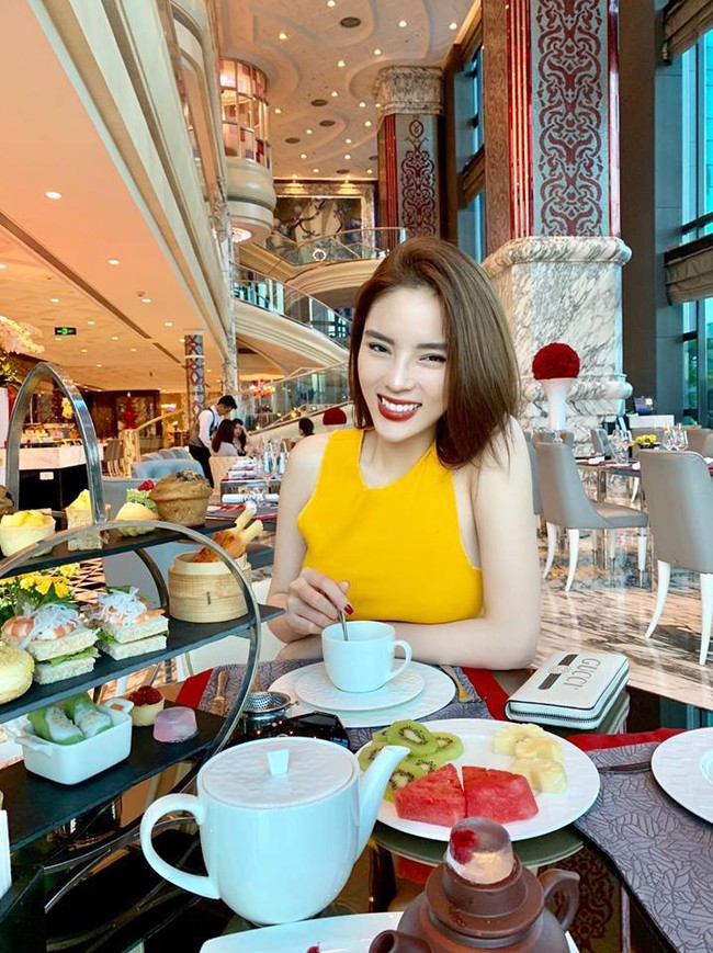 Soi nhất cử nhất động của sao Việt (21/10) - Ảnh 1.