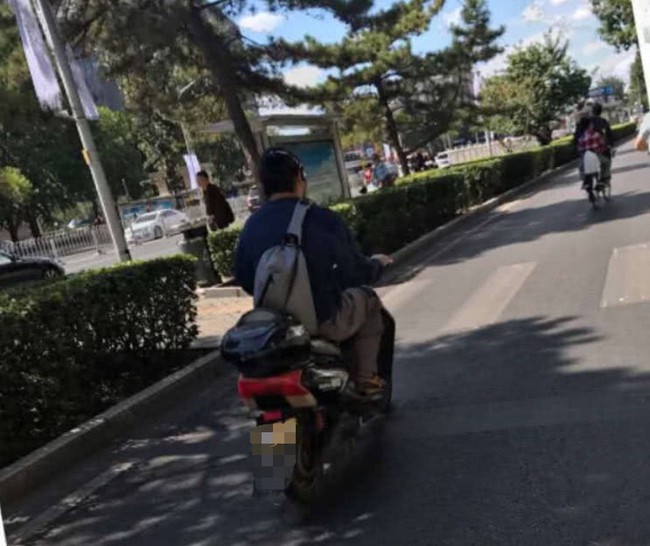 Cuộc sống ngh&egrave;o khổ tuổi xế chiều của chồng cũ Vương Phi - Ảnh 6.